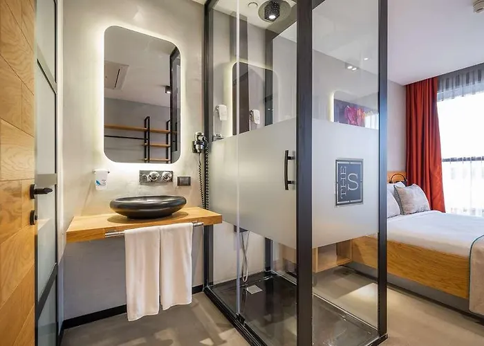 The S By Ascend Collection Σμύρνη