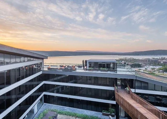 The S By Ascend Collection Σμύρνη